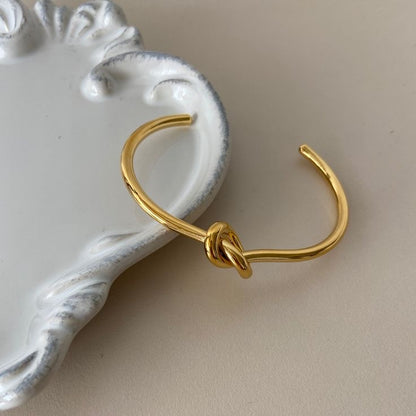 Knot Bangle Gold