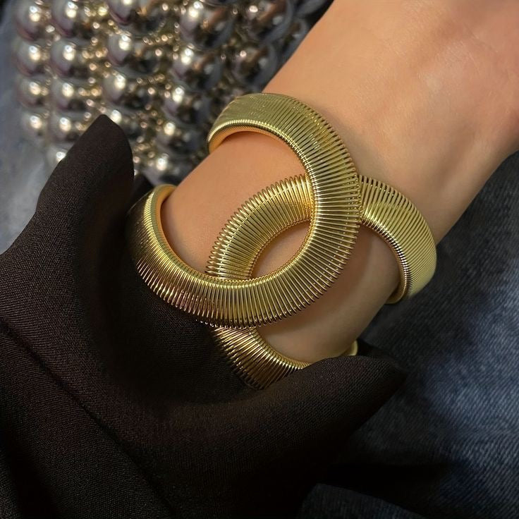 Lora Hand Cuff