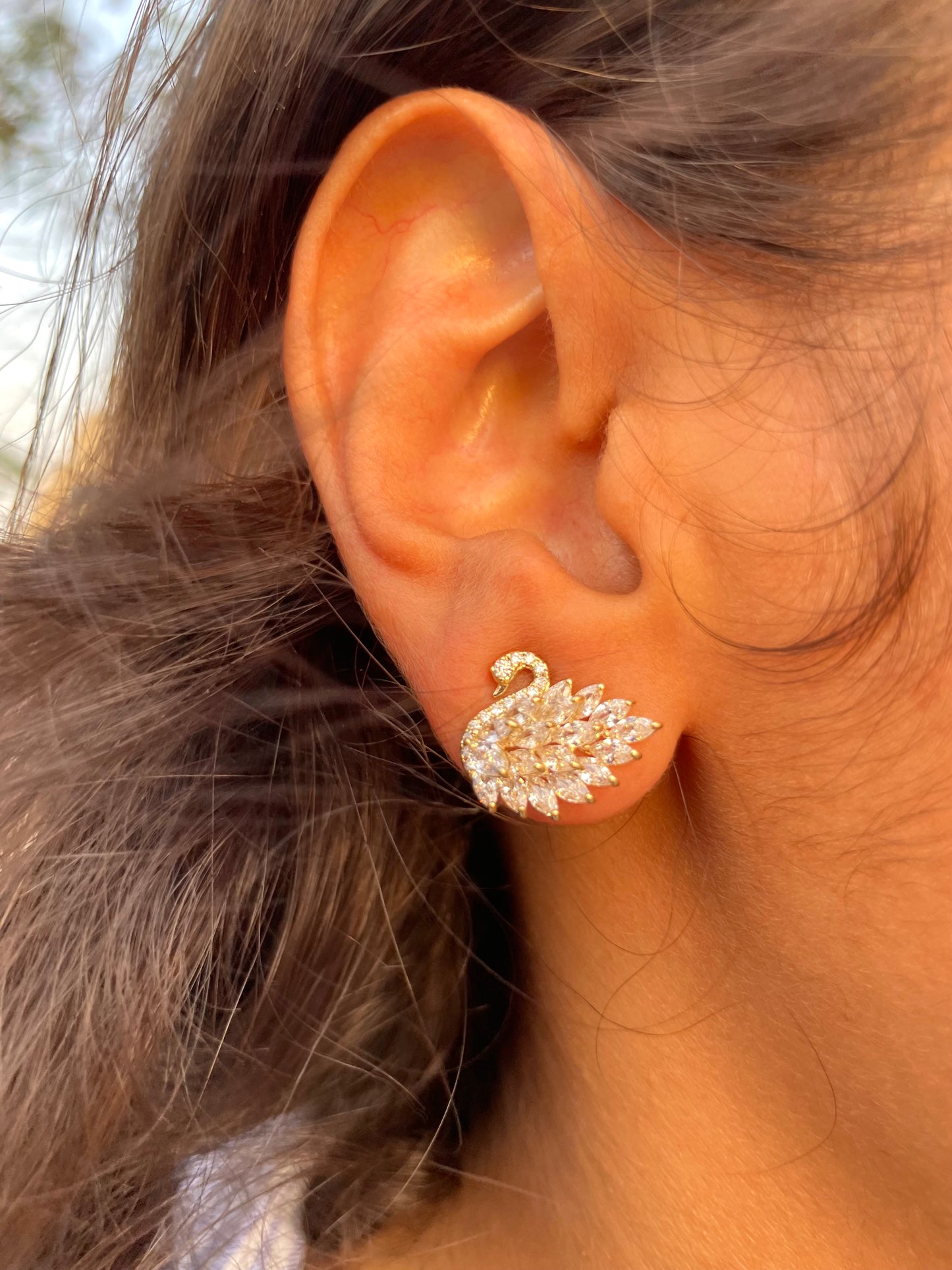 أقراط البجعة الذهبية