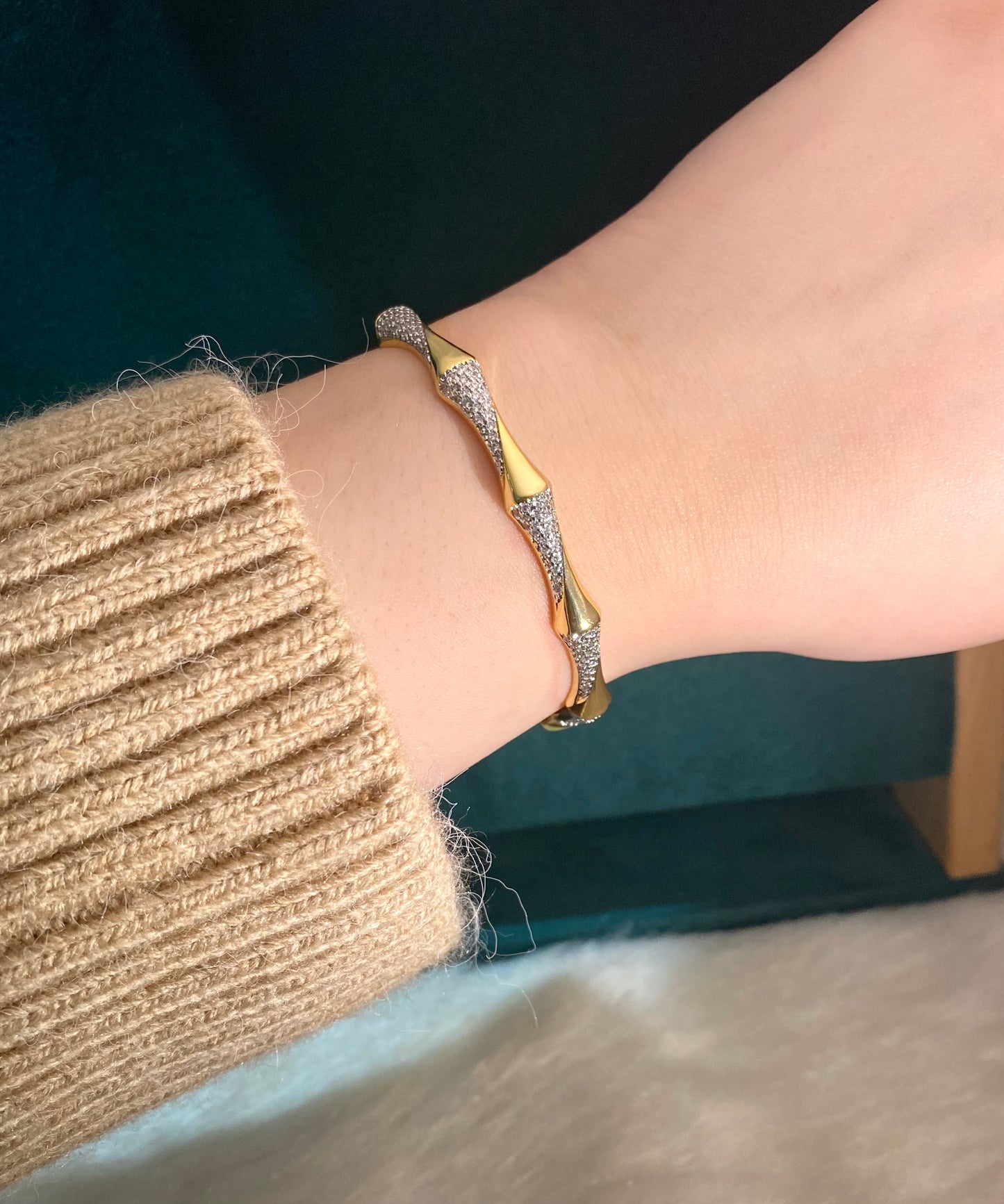 Loop Gold Bangle