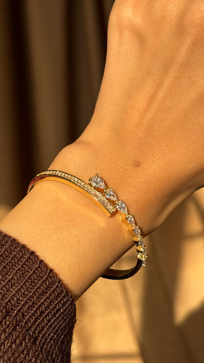 Diamonds Pear Gold Bangle