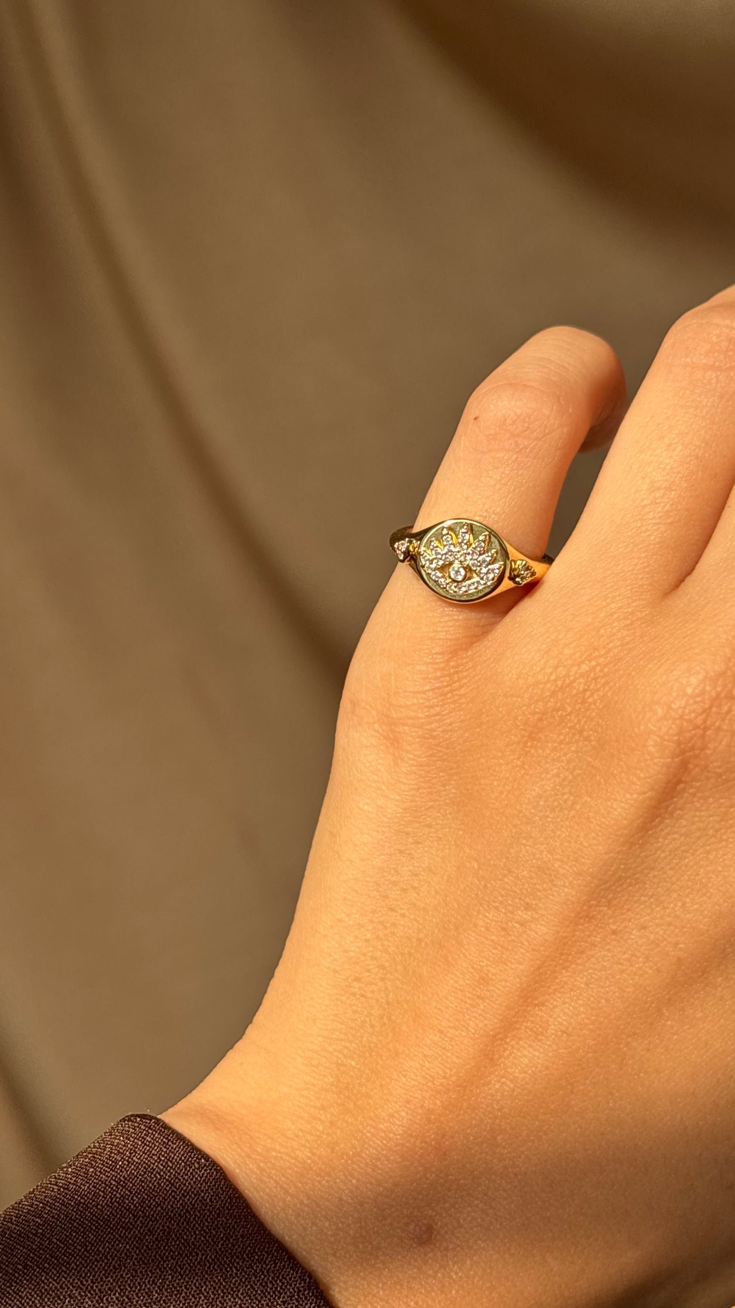 Gaze Pinky Ring