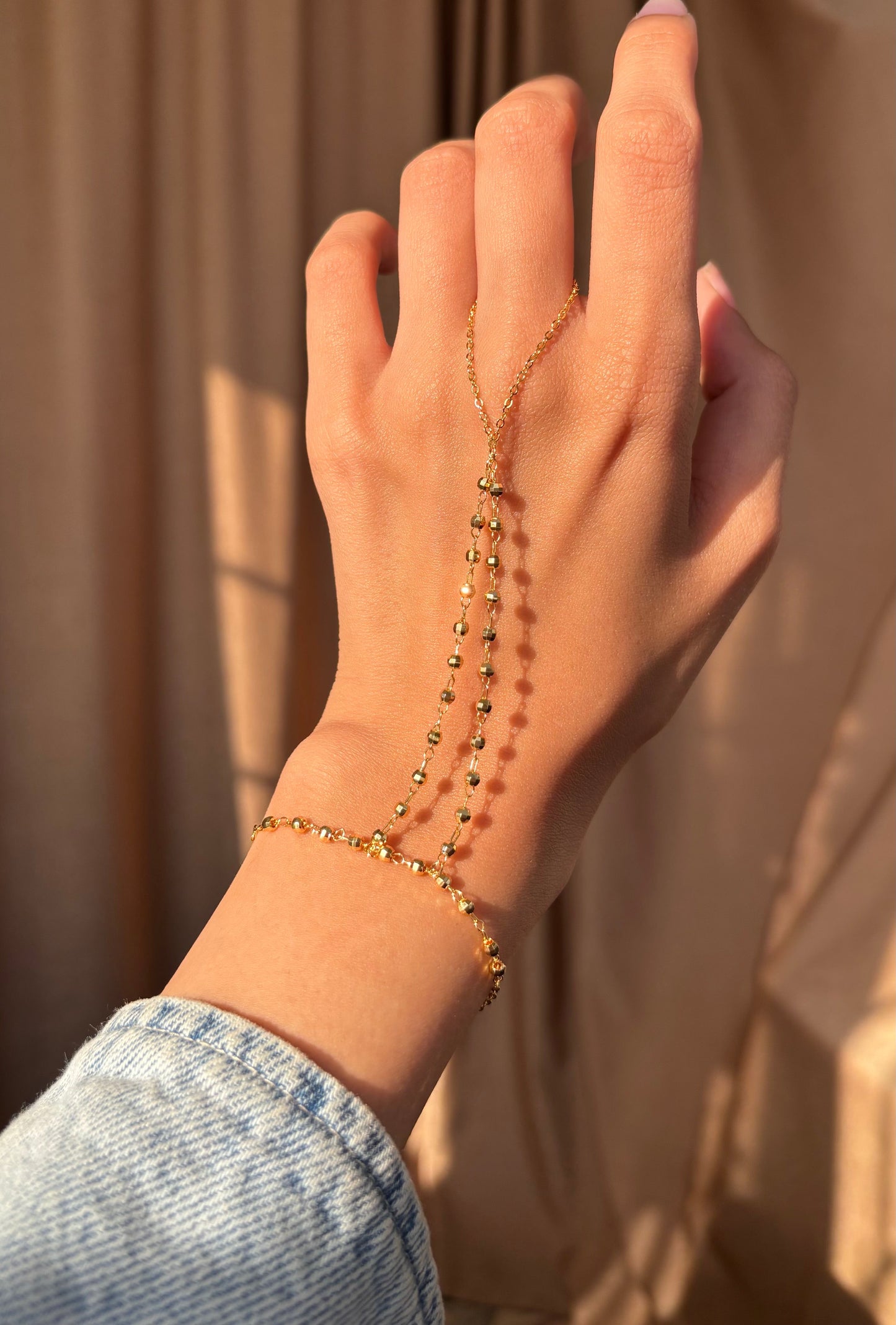 Nia Hand chain