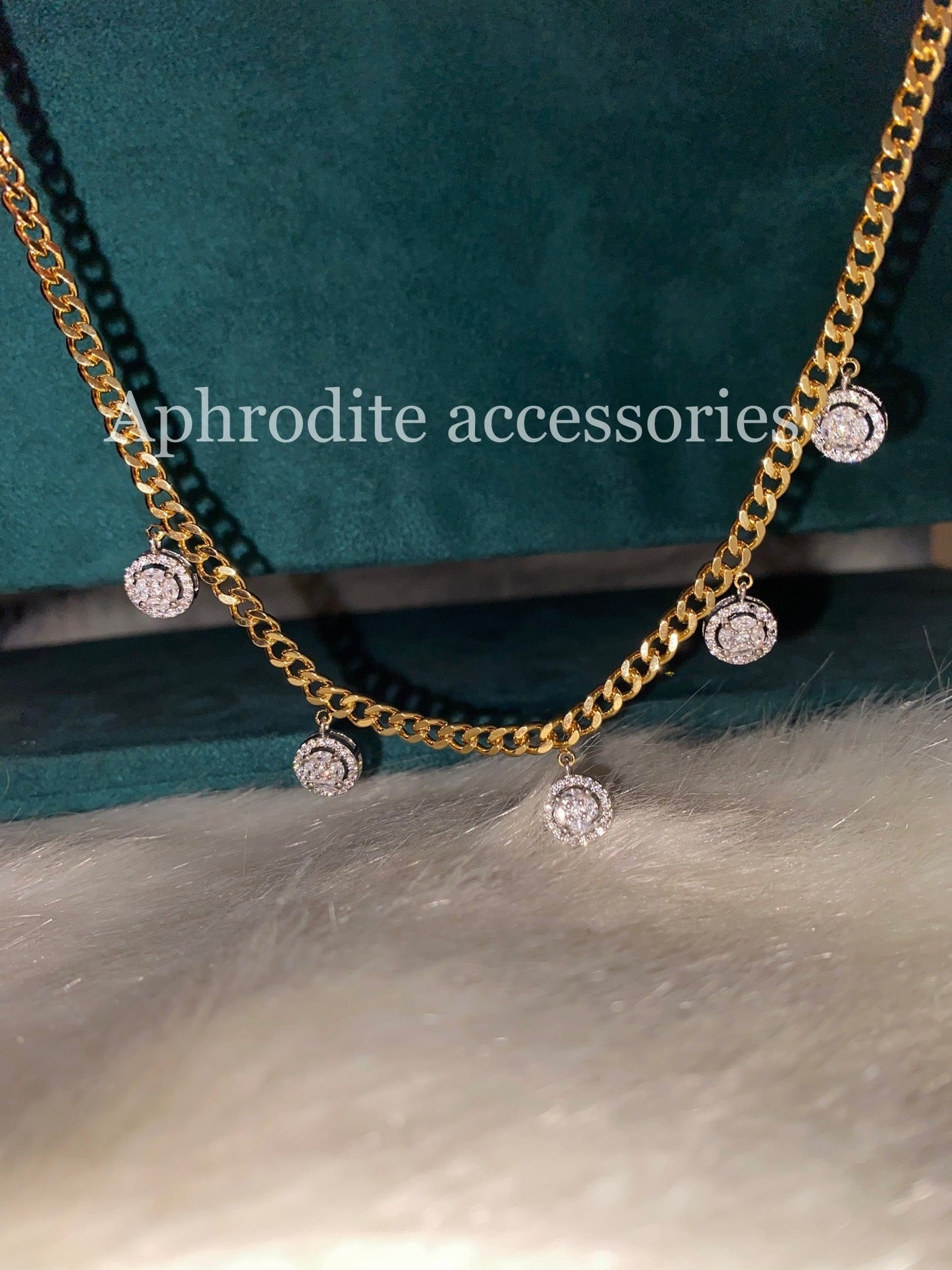 Round Diamonds Necklace