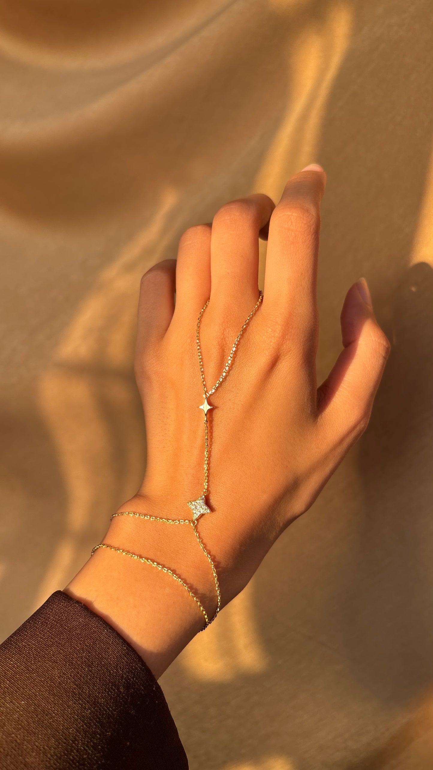 Marais hand chain