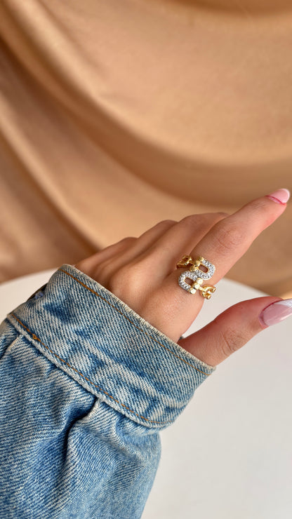 Lyra ring
