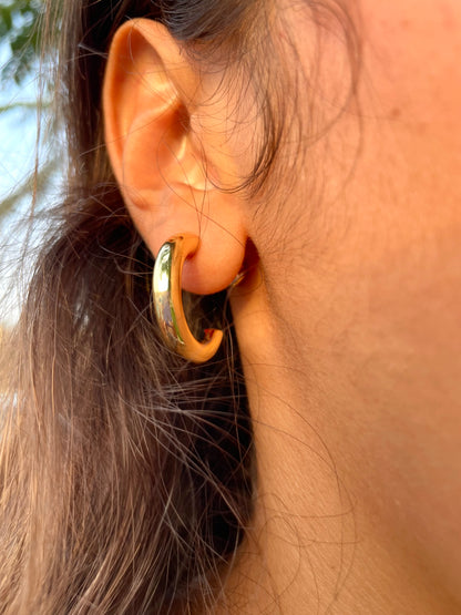 أقراط دائرية من الذهب والماس