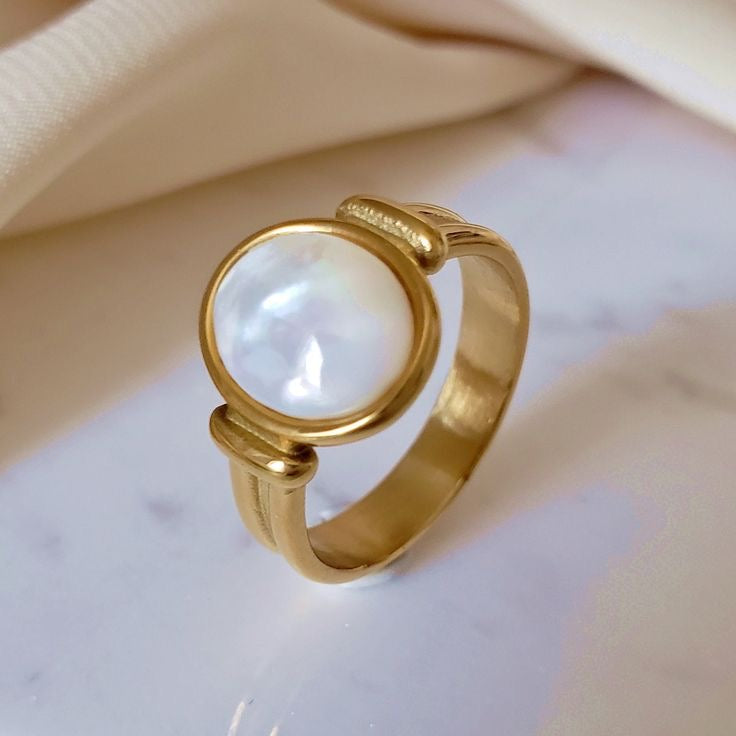 Vintage White Mother Pearl Ring