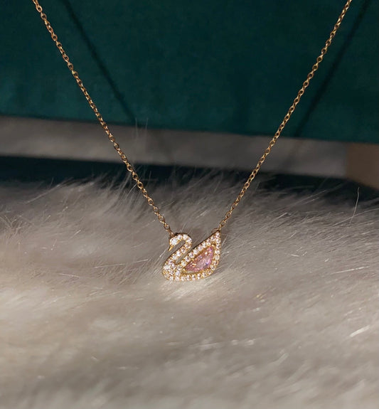 قلادة بجعة من الذهب الوردي