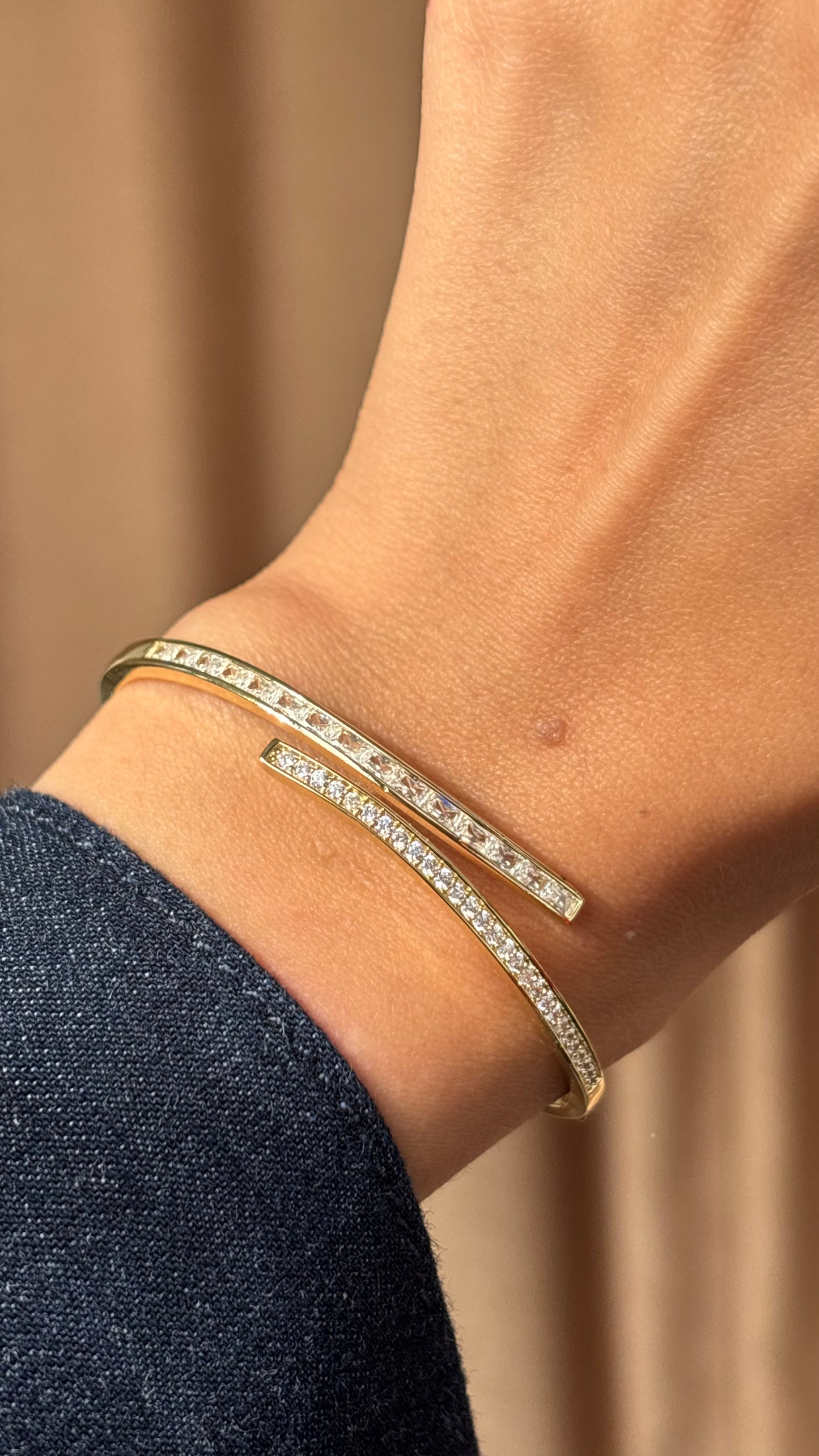 Avira Gold Bangle