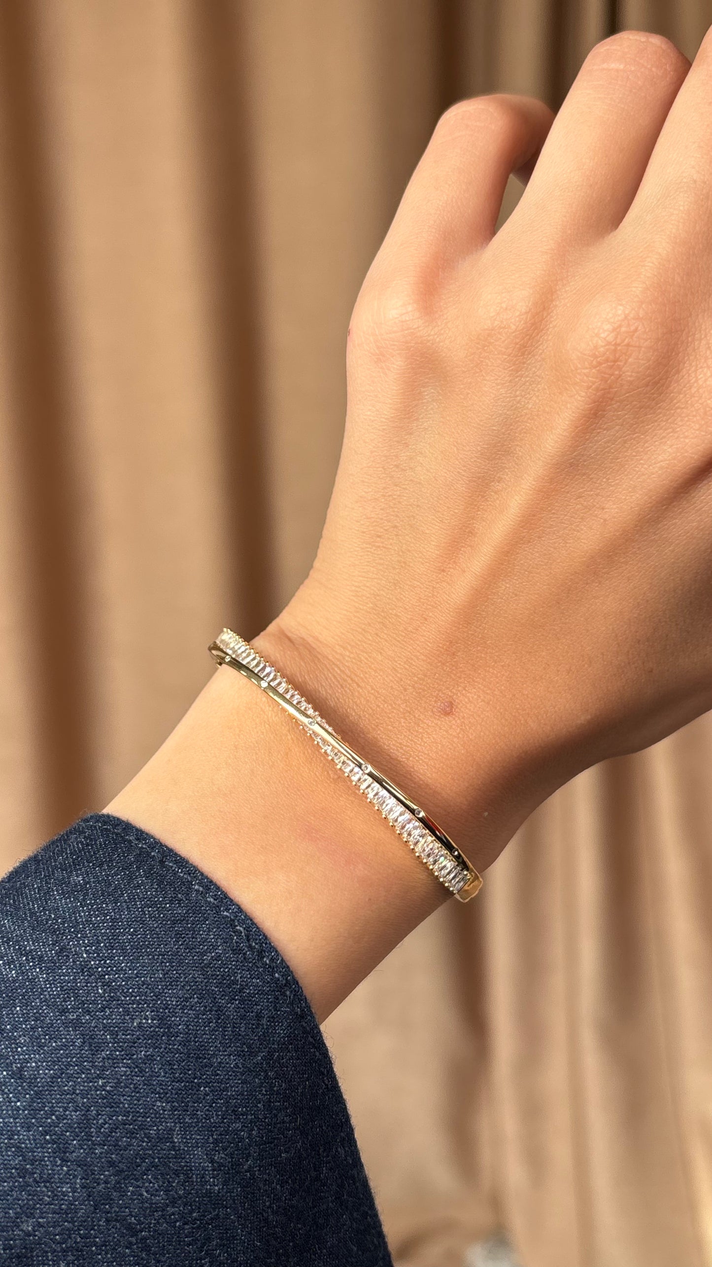 Avira Bangle