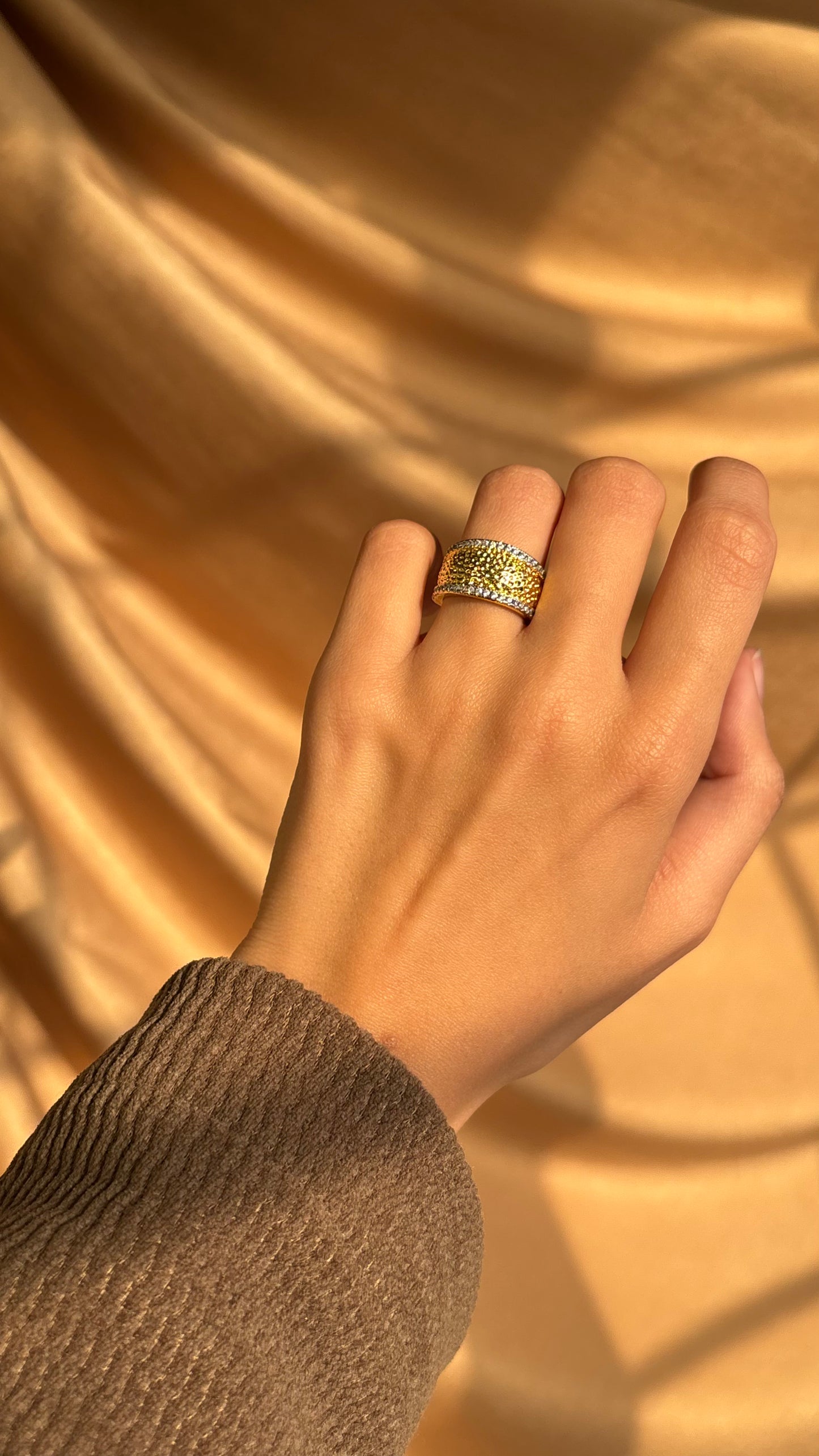 Glint Ring