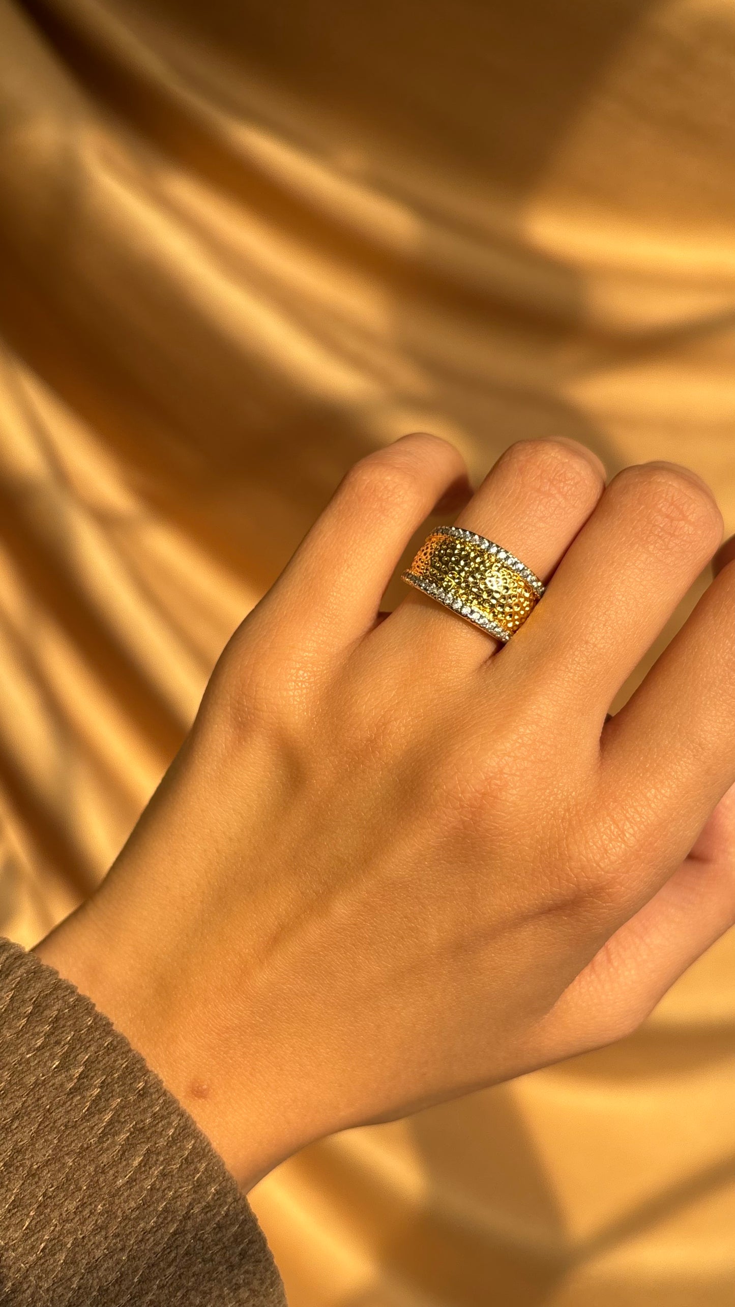 Glint Ring